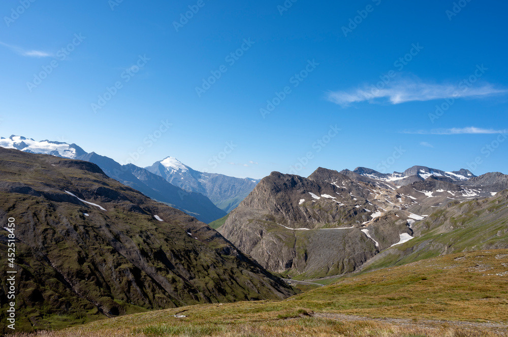 Paysage de montagne dans le Parc National de la Vanoise dans les Alpes dans le col de l'Iseran en été en Savoie en france