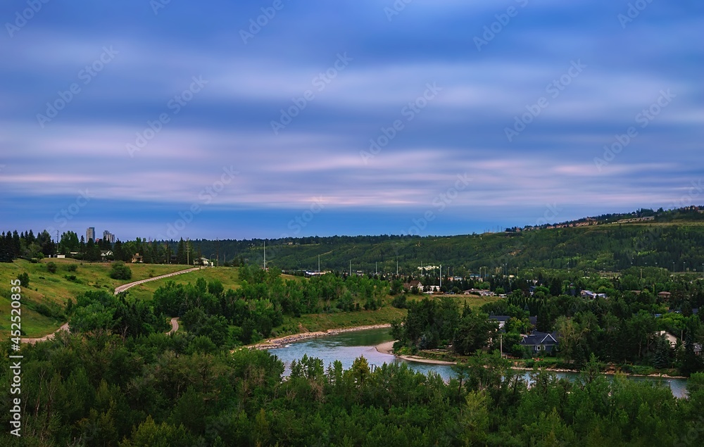 Naklejka premium Moody Blue Clouds Over The Bow River Valley
