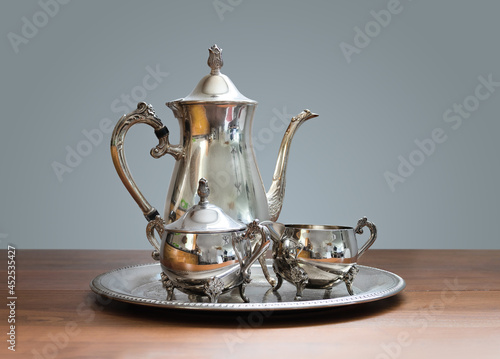 Tableau sur toile Ornate 4-piece tea set on table