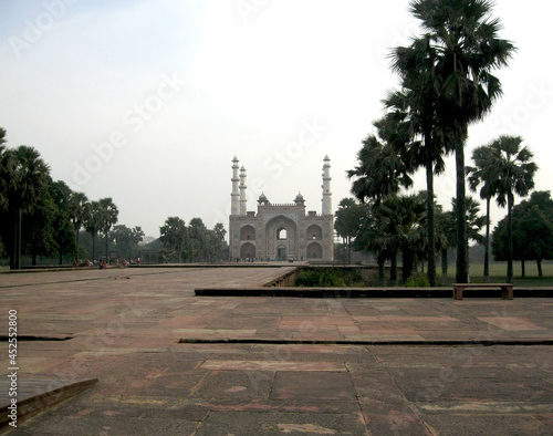 A picture of the Sikandra fort, which is famous for Mughal heritage and Islamic architecture, and is a popular tourist destination. photo