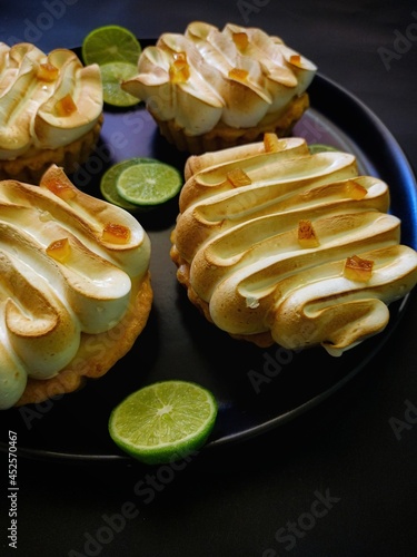 lemon pie, tarta de limon, citron tart individual photo