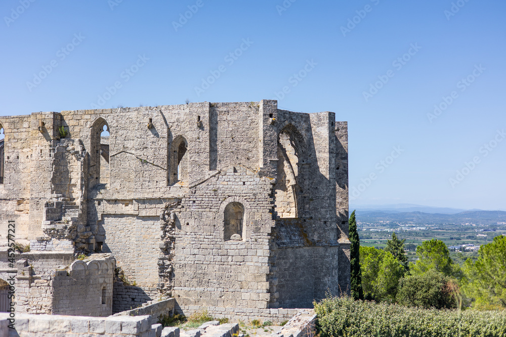 Abbaye Saint-Félix-de-Montceau sur le Massif de la Gardiole (Occitanie, France)