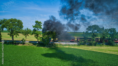 Foto Aerial View of Thomas the Tank Engine Approaching Thru Trees and Farmlands Pulli