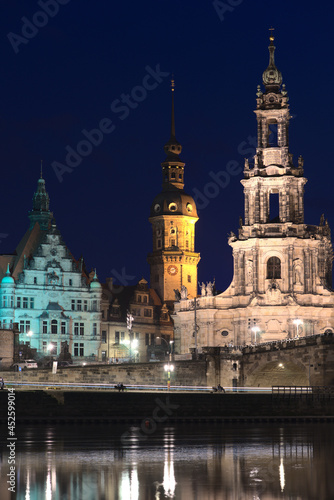 Fototapeta Naklejka Na Ścianę i Meble -  Promenade Dresden Elbe