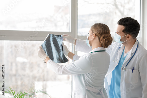 Doctors with x-ray scan in ...