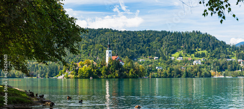 スロベニア　ブレッド湖に浮かぶブレッド島に建つ聖マリア教会