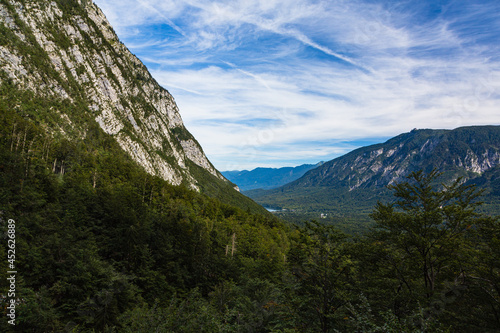 スロベニア ボーヒニのサヴァイツア滝から風景