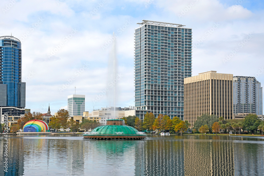 Fototapeta premium The fountain at Lake Eola Park in downtown Orlando, Florida. 
