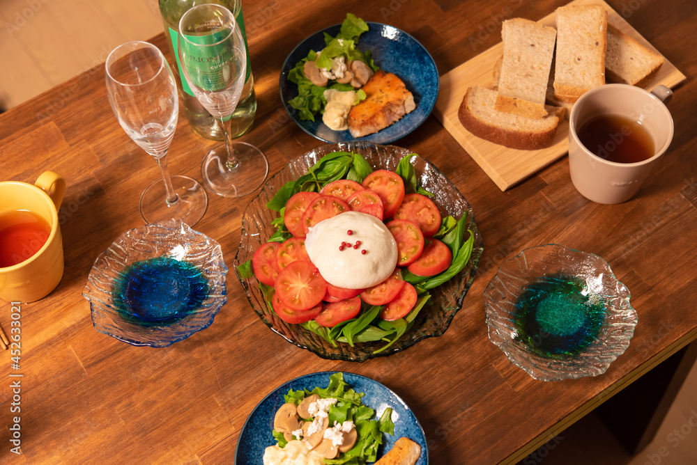 日本の食卓 カプレーゼ イタリアン プラータ