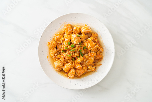 stir-fried shrimps with garlic and shrimps paste