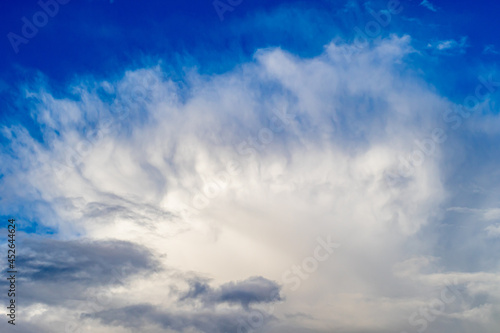 Fototapeta Naklejka Na Ścianę i Meble -  Contrasting clouds with feather inserts