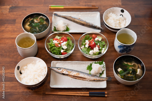 Obraz na płótnie 日本の食卓,焼き魚,カマス,干物,家庭料理,和食 w salonie