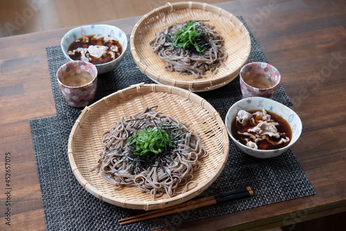 Obraz na płótnie 日本の食卓,ざる蕎麦,家庭料理,蕎麦,肉つけ蕎麦, w salonie