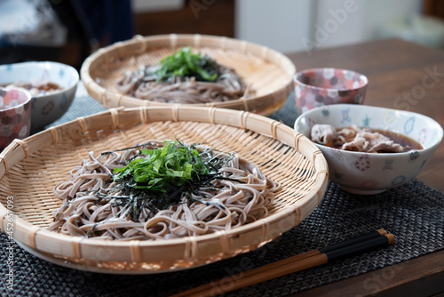 Obraz na płótnie 日本の食卓,ざる蕎麦,家庭料理,蕎麦,肉つけ蕎麦, w salonie