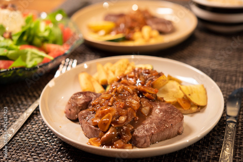 Obraz na płótnie 日本の食卓,ビーフステーキ,ポルチーニソース, w salonie