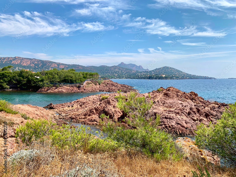Vue sur le massif de L'Esterel depuis Saint Raphael et se spetites — free download