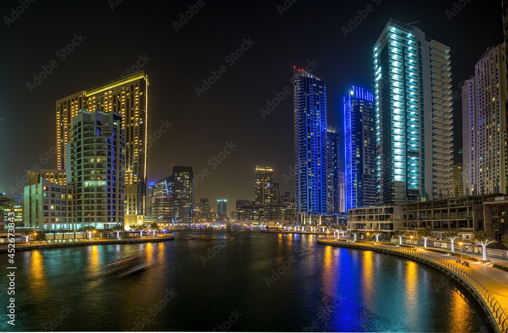 Fototapeta premium View of the skyscrapers of Dubai Marina district at night