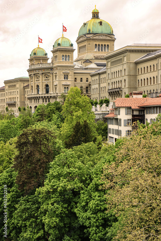 Obraz premium Bundesstadt Bern; Blick über den Münzrain zum Bundeshaus