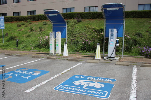 駐車場の電気自動車用充電スペース