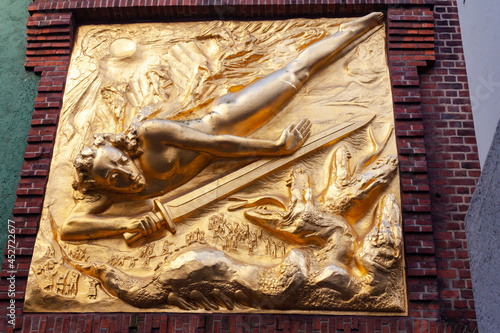 Goldene Wandplastik im Bremer Schnoorviertel photo