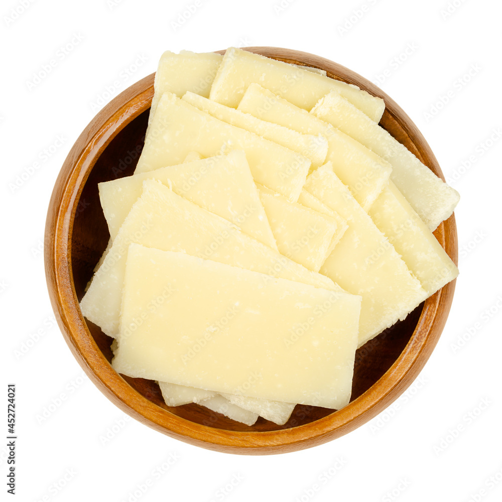 günstig kaufen Thin Grana Padano cheese slices, unpasteurized bowl. Stock hard crumbly-textured, cheese, made gritty slightly | to and cow from wooden savory milk. Italian a Parmesan, flavor Photo texture, with similar strong in