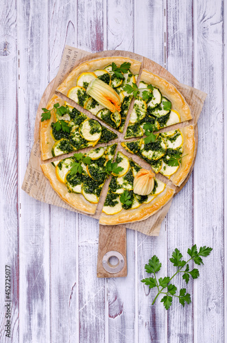 Round vegetable pie with green sauce
