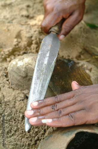 Zulu Spear sharpening i