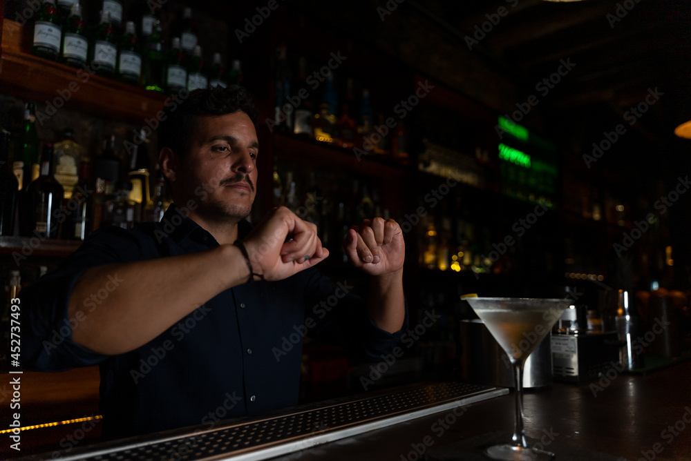 mixologist finalizing details in the glass
