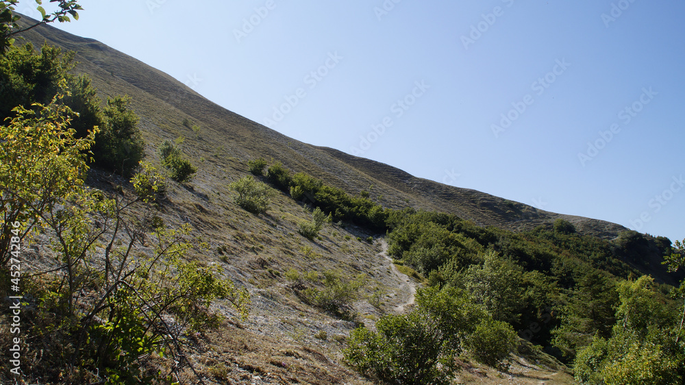 Sentiero sul Monte Catria nelle Marche