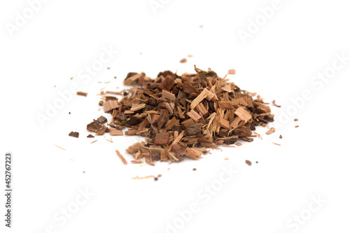 Schilderij op canvas Heap Dry oak bark herb on white isolated background. Close up