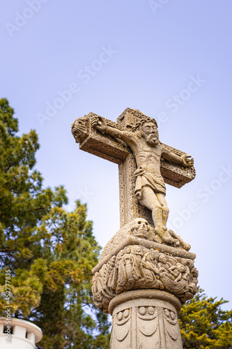 Steinernes Kruzifix, Jesus am Kreuz mit Totenköpfen, Cruz de Tejeda auf Gran Canaria