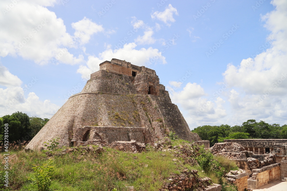 Piramid Uxmal in Yicatam and blue sky