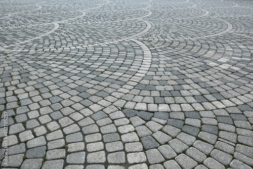 paving slabs are lined with rings