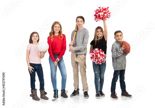 Foto Kids: Student Athletes Pose With Sports Equipment