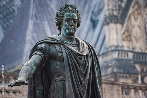 Statue de Louis XV sur la place Royale de Reims