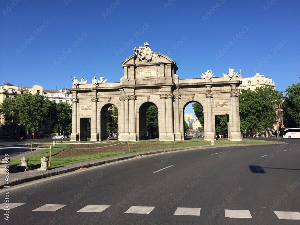 Obraz premium La puerta de Alcalá, Madrid