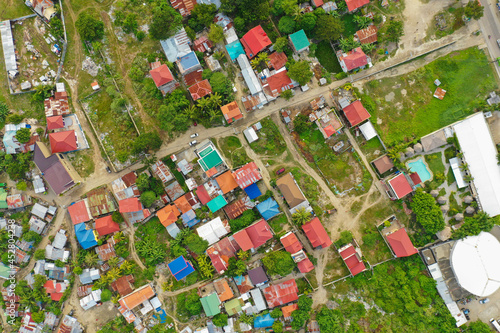 フィリピン、セブ島の近くにあるマクタン島をドローンで撮影した空撮写真 Aerial view of Mactan Island, near Cebu, Philippines, taken by drone.