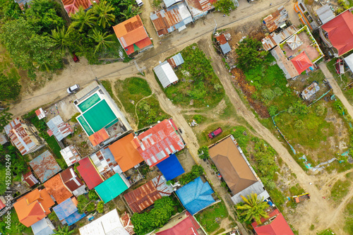 フィリピン、セブ島の近くにあるマクタン島をドローンで撮影した空撮写真 Aerial view of Mactan Island, near Cebu, Philippines, taken by drone.