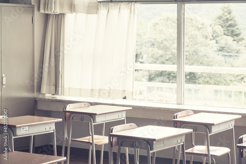 Fotografie 教室の窓際の席。日本の学校