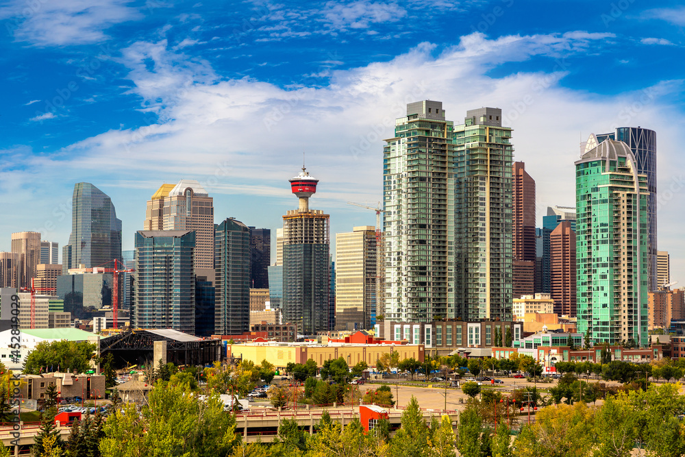 Fototapeta premium Calgary in sunny day, Canada