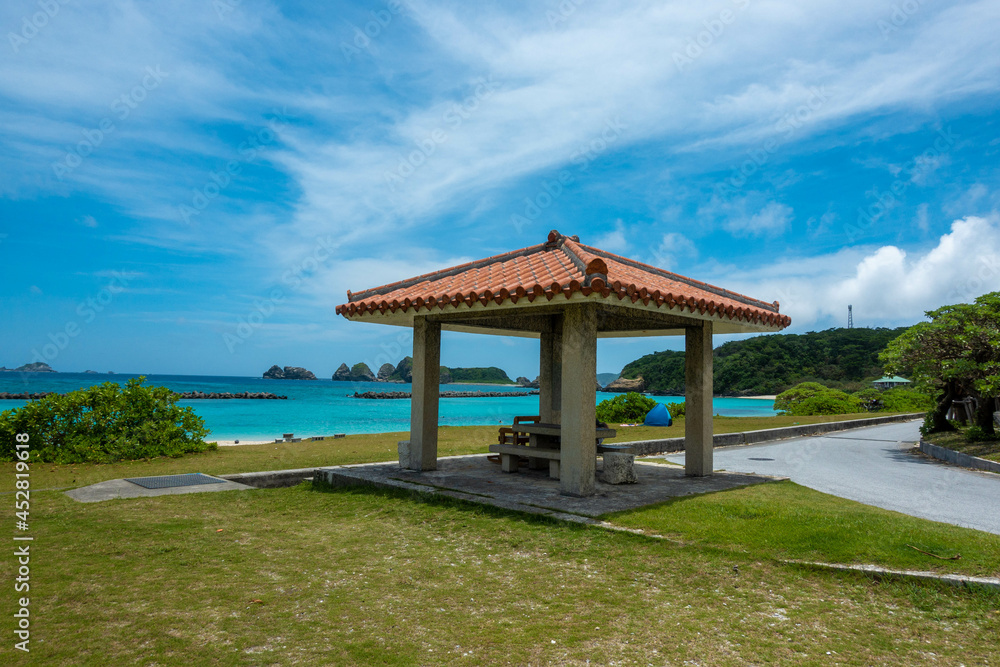 沖縄県島尻郡座間味村の慶良間諸島の阿嘉島の観光をしている風景 A scene of sightseeing on Aka Island in the Kerama Islands, Zamami Village, Shimajiri County, Okinawa Prefecture. 沖縄県島尻郡座間味村の慶良間諸島の阿嘉島の観光をしている風景 A scene of sightseeing on Aka Island in the Kerama Islands, Zamami Village, Shimajiri County, Okinawa Prefecture.