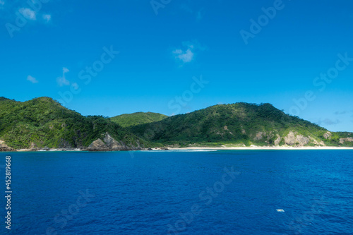 沖縄県島尻郡座間味村の慶良間諸島の阿嘉島の観光をしている風景 A scene of sightseeing on Aka Island in the Kerama Islands, Zamami Village, Shimajiri County, Okinawa Prefecture.