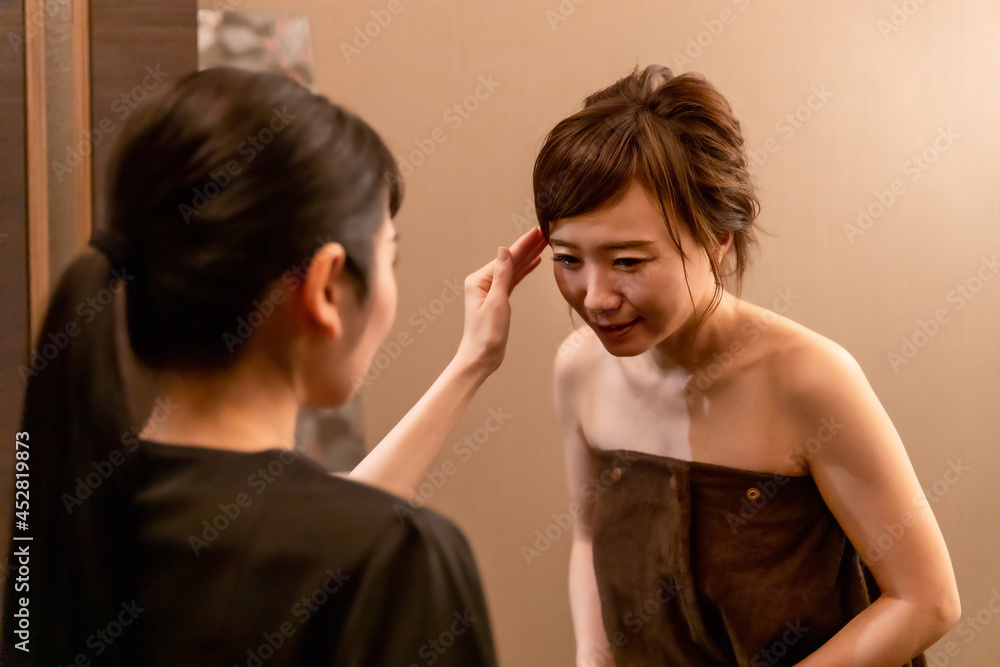カウンセリングを受ける女性
カウンセリングを受ける女性