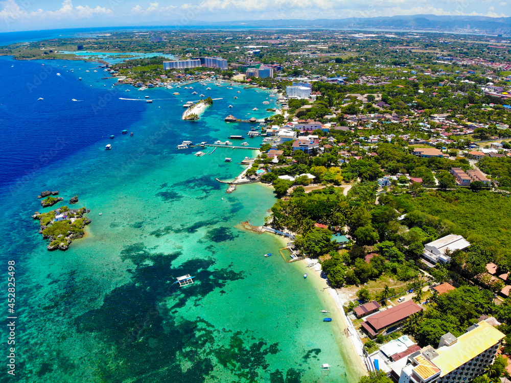 フィリピン、セブ、マクタン島をドローンで撮影した風景  Drone view of Mactan Island, Cebu, Philippines. 