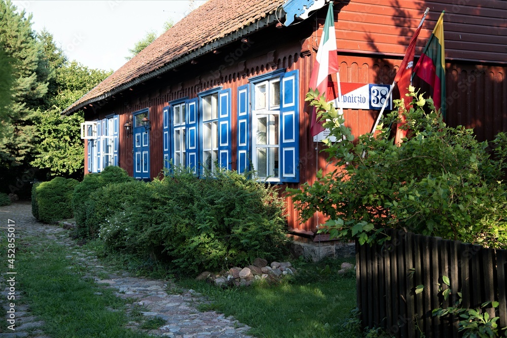 Ein schönes Fischerhaus in Minja im Memeldelta, Litauen - Fotografiert im Rahmen der Panoramafreiheit
