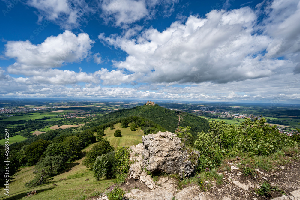 Blick vom Zeller Horn zur Burg Hohenzollern Blick vom Zeller Horn zur Burg Hohenzollern