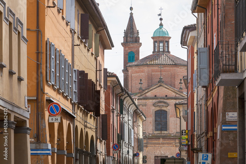 Medicina, Bologna. Strada del centro città con la Chiesa parrocchiale di San Mamante, in stile barocco photo