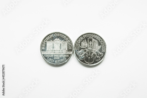 EU silver Philharmoniker bullion coin front and back view