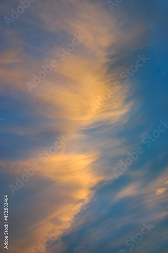Fototapeta Naklejka Na Ścianę i Meble -  Wispy pink and orange clouds captured by the warm sunset