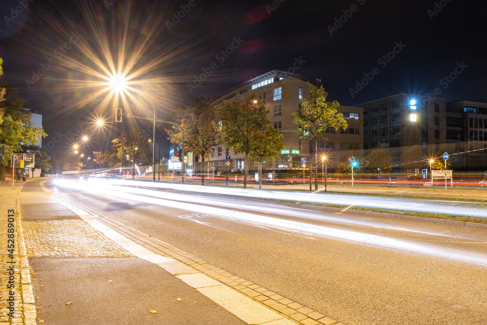 Straße bei Nacht